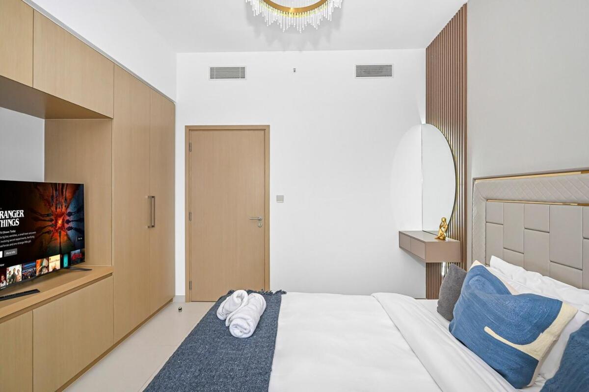 5 Mins From Mall A Downtown Dream 1br *