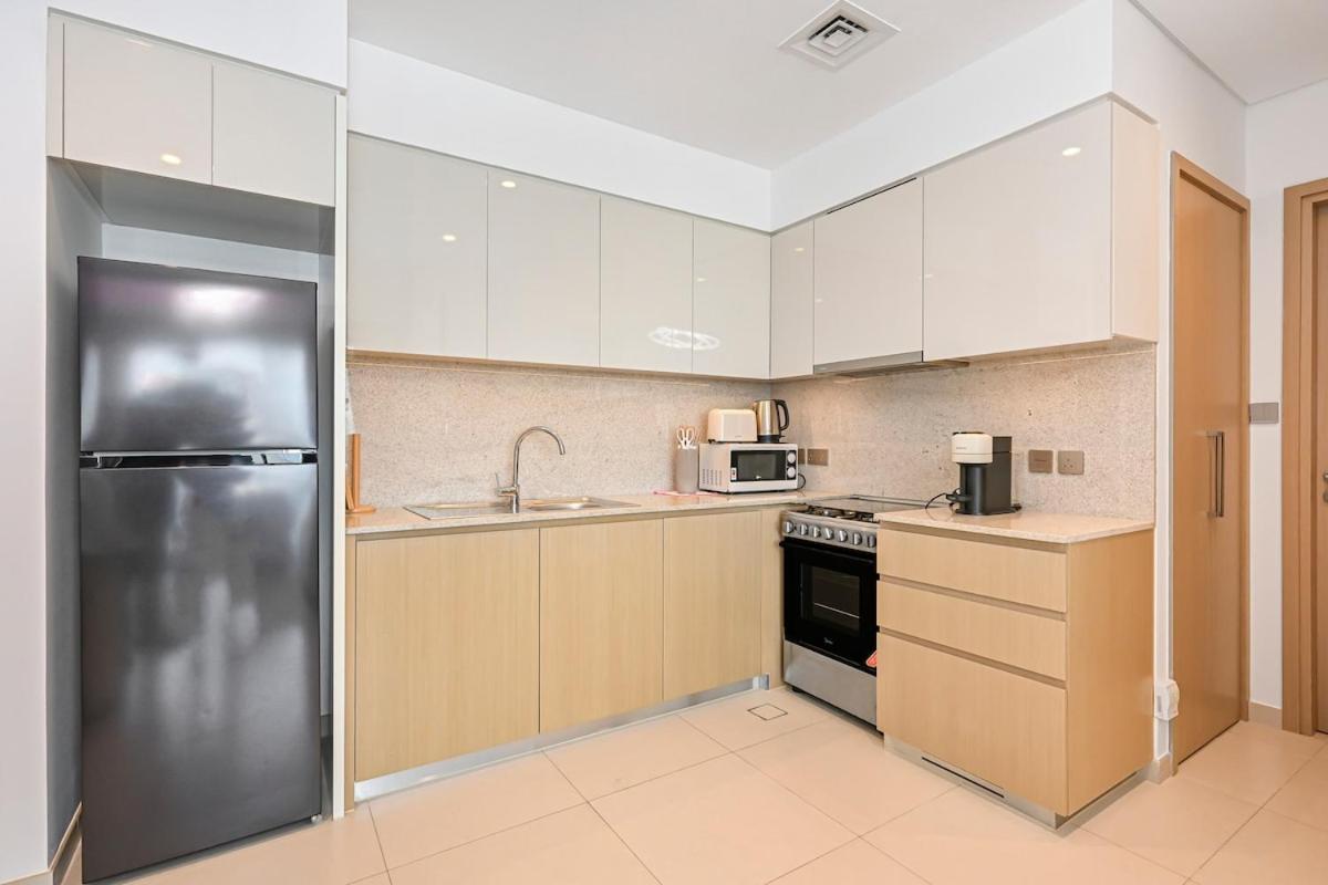5 Mins From Mall A Downtown Dream 1br *