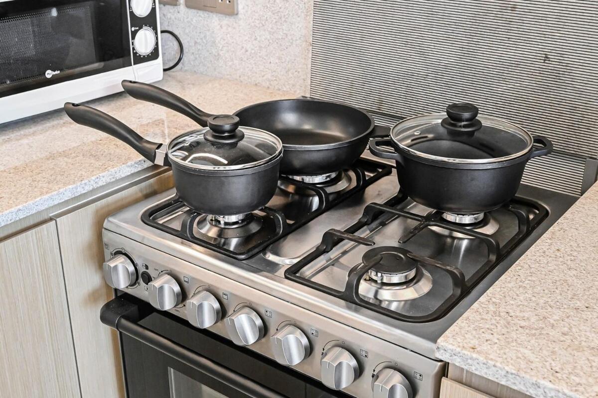 5 Mins From Mall A Downtown Dream 1br Apartment *